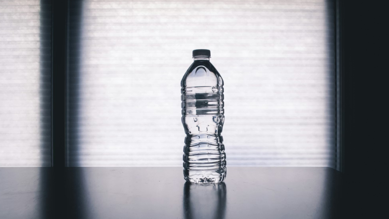 Botella de plástico